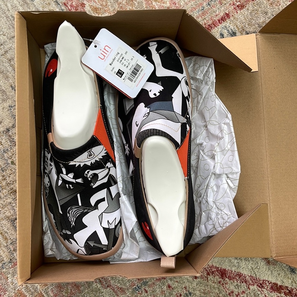 NWT UIN Shoes